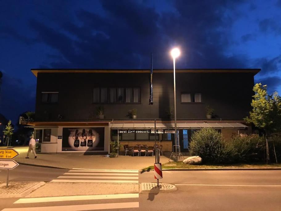 Musikbuehne Flieger - Das Konzept - Loften In Einer Kneipe Tettnang Exteriör bild